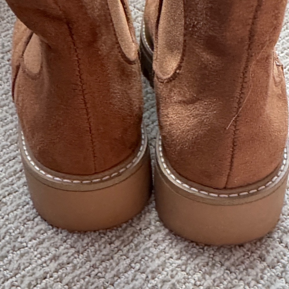 Chinese Laundry Tan Suede Chelsea Lug Ankle Boots - Picture 4 of 6